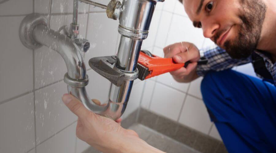 Expert burst pipe repair services in Hennepin, IL